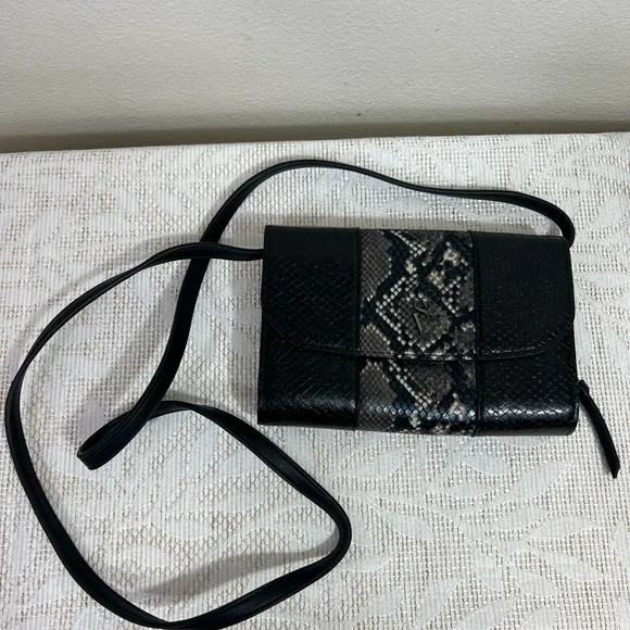 Nine West Black and Snake Print Boots with Bag - Picture 8 of 12